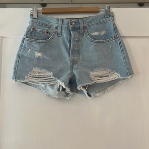 Levi high waited light wash jean shorts